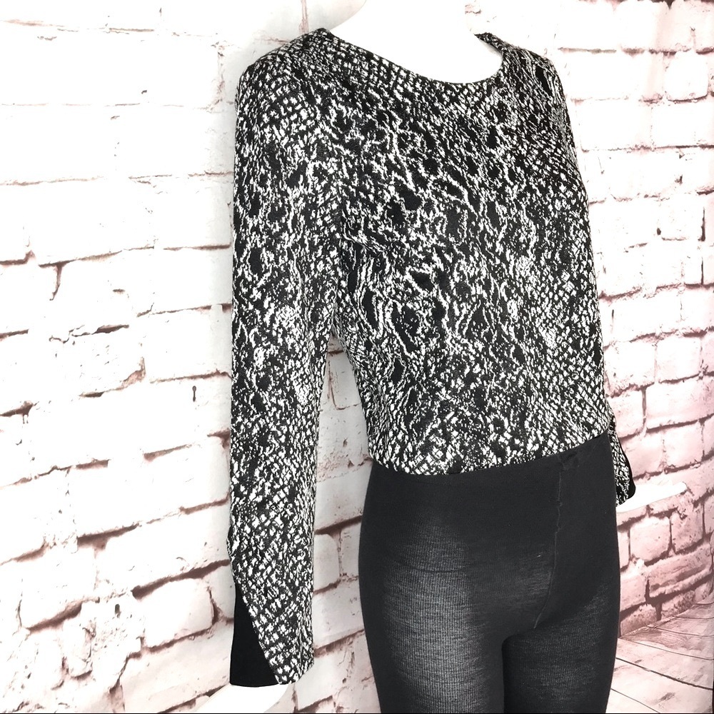 ELLA MOSS S Black and White long sleeve knit top Size Small